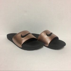 NIKE Kawa Women’s Slide Sandal Size8 Metallic Pink